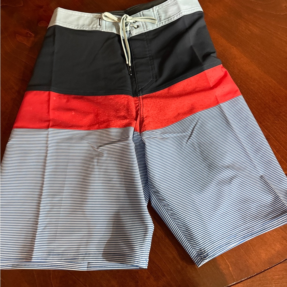 Quicksilver Surfsilk Panel Men's Colorblock Swim Trunks
38, NWT
